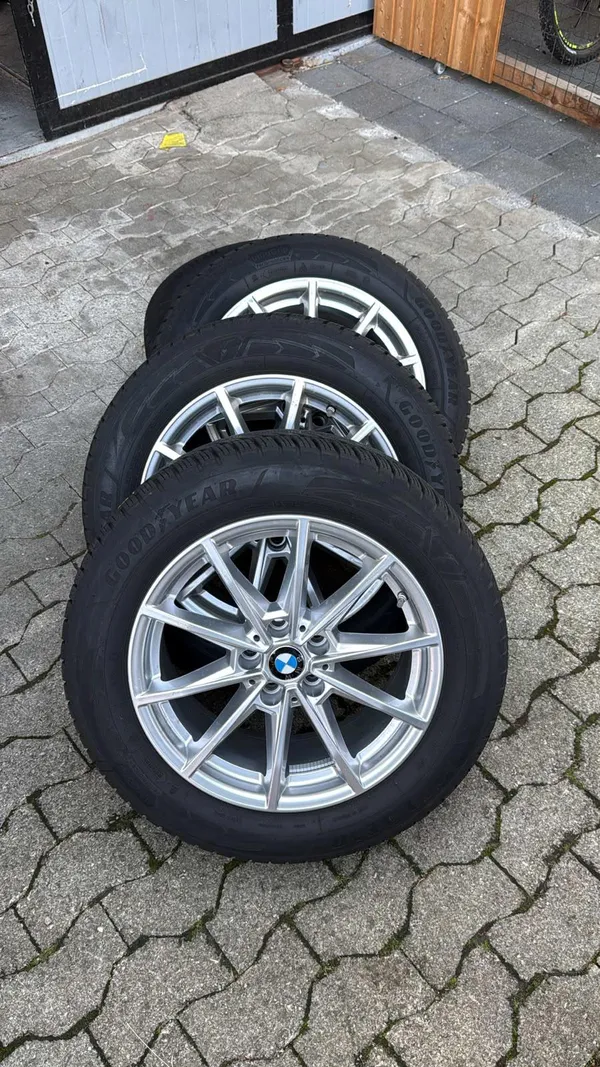 Car image 30