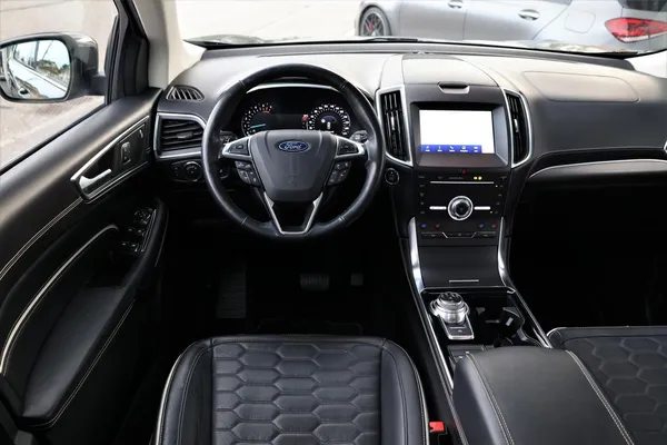 Car image 13