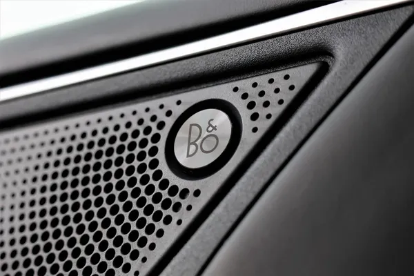 Car image 32