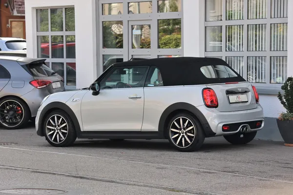 Car image 5
