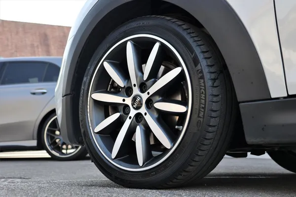 Car image 8