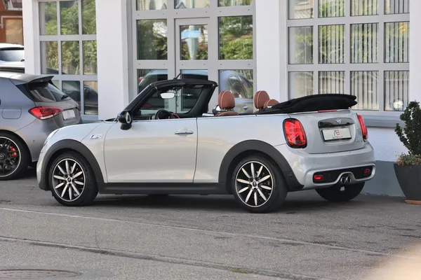 Car image 13
