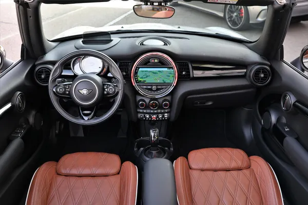 Car image 23