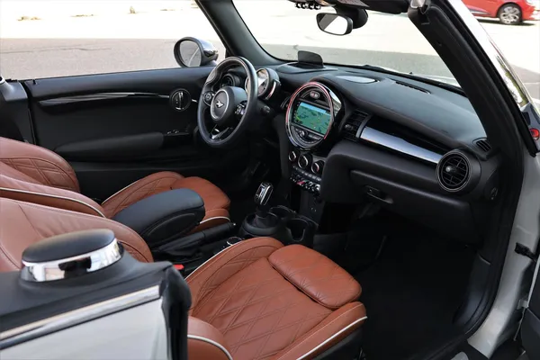 Car image 24