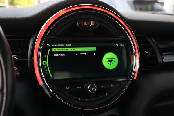 Car image 30