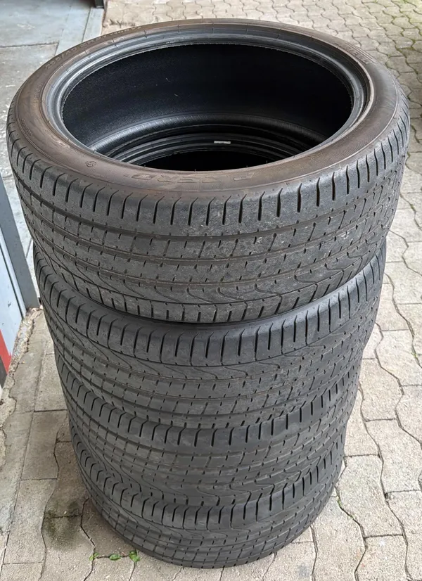 Car image 30