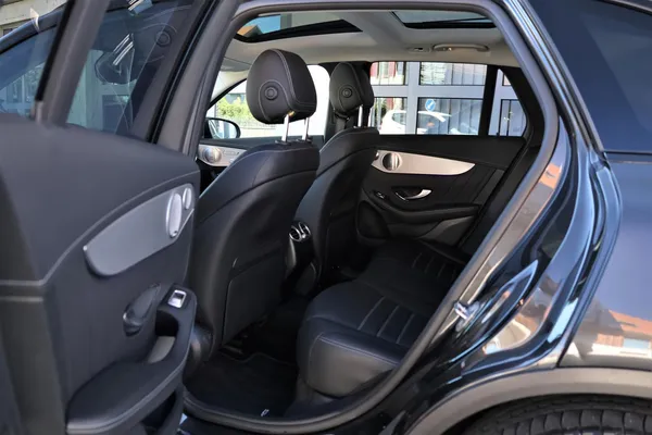 Car image 10