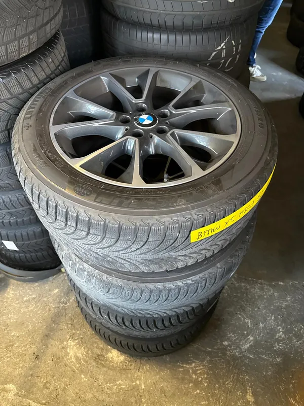 Car image 32