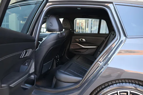 Car image 15