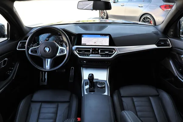 Car image 18