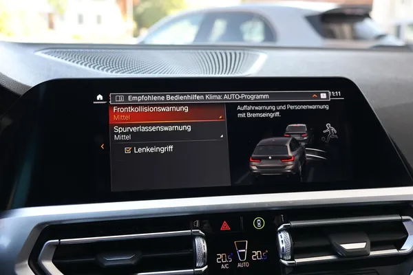 Car image 24
