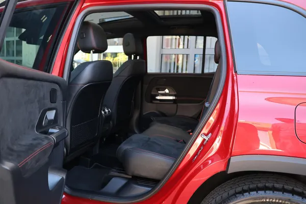 Car image 15