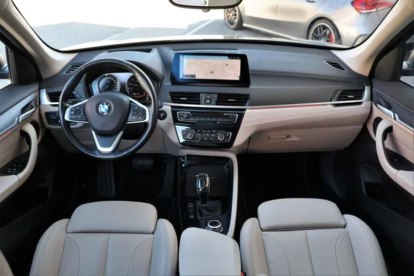 Car image 15