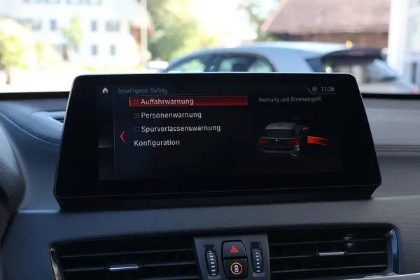 Car image 23