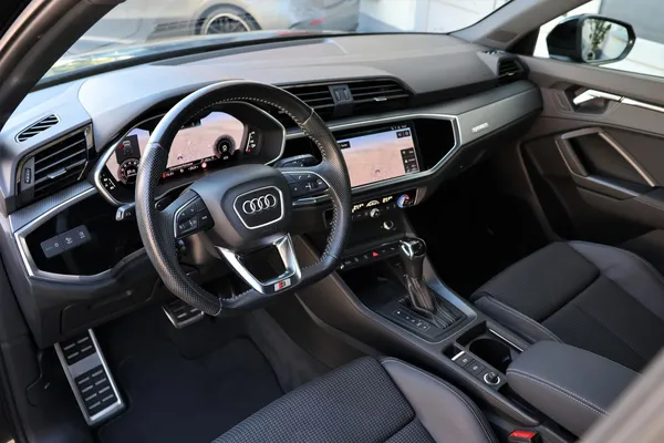 Car image 11