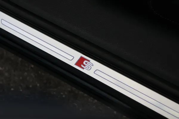 Car image 23