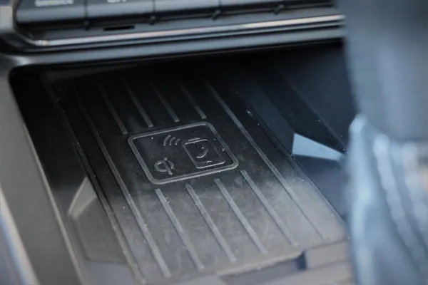 Car image 32