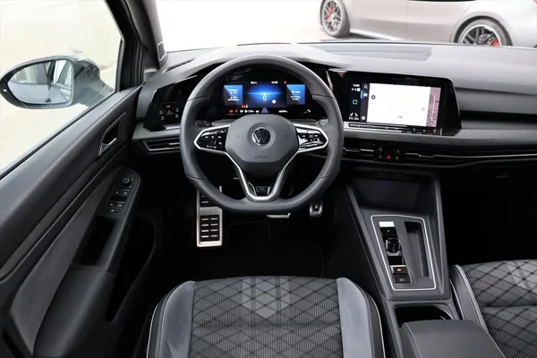 Car image 14