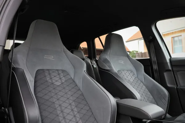 Car image 23