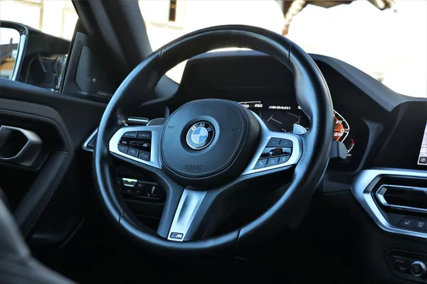 Car image 14