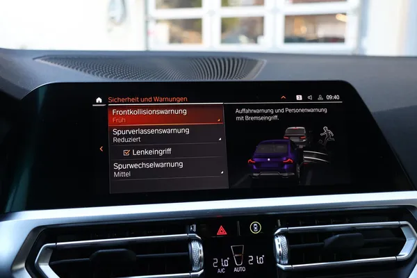 Car image 24
