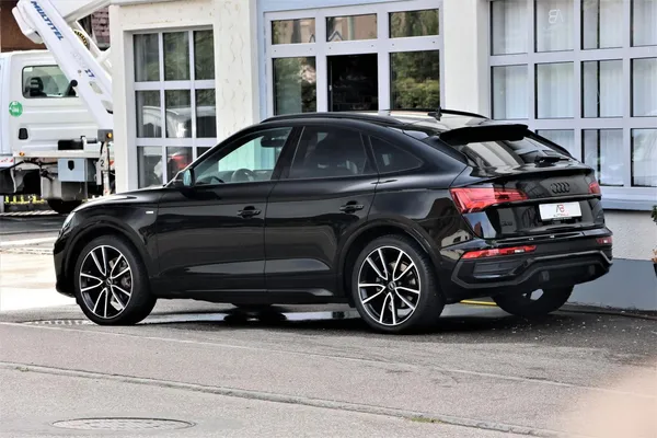 Car image 5