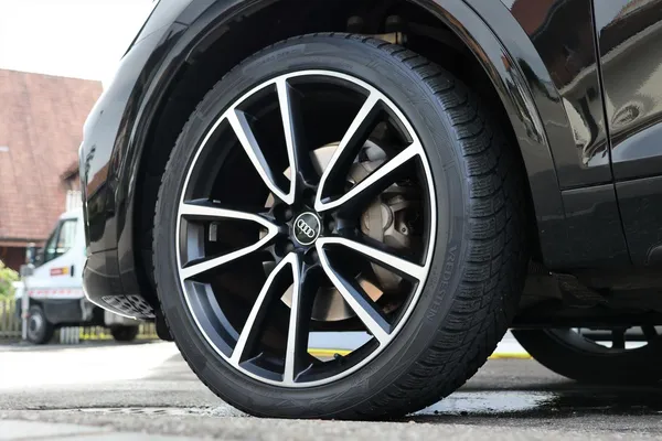 Car image 8