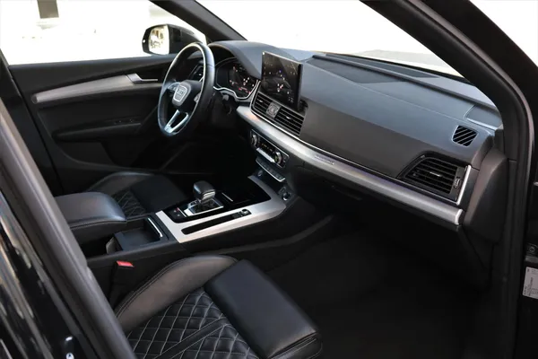 Car image 21