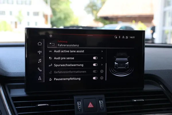 Car image 25