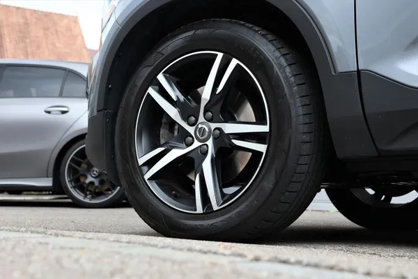 Car image 8