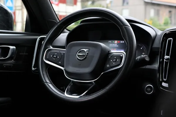 Car image 15