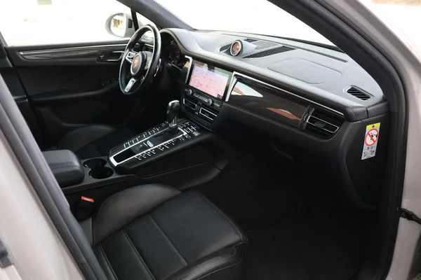 Car image 20