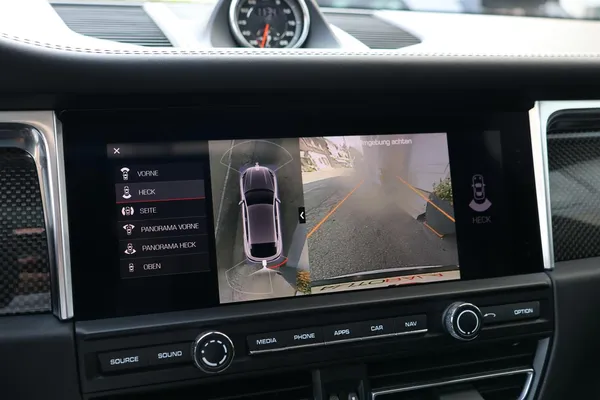 Car image 24