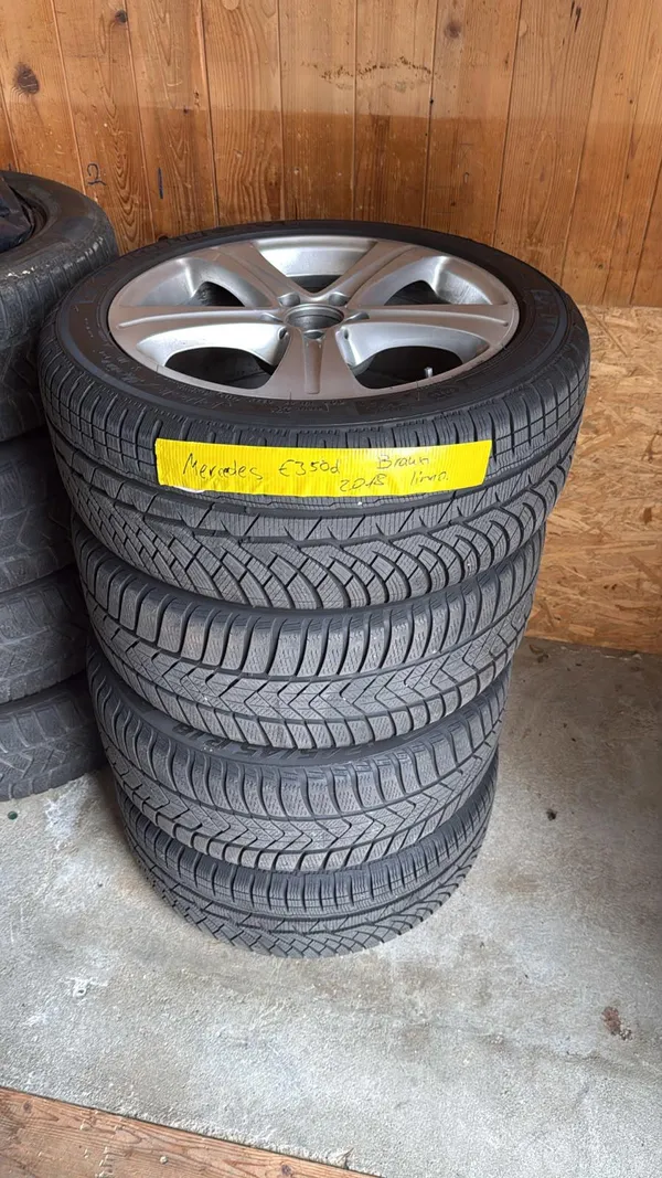 Car image 26