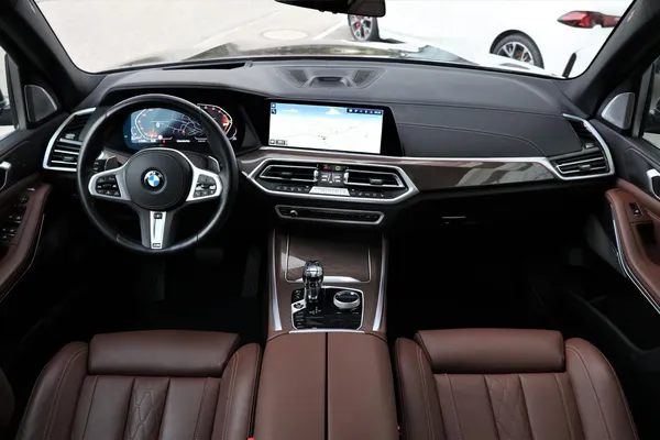 Car image 16