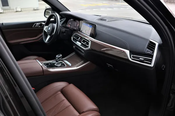 Car image 21