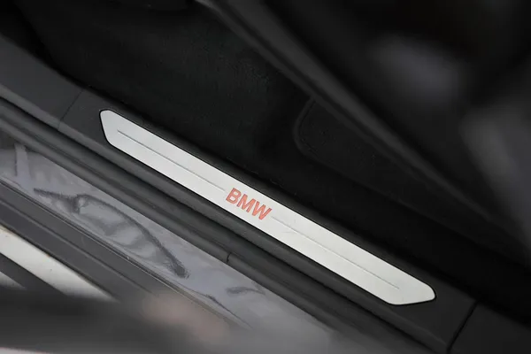 Car image 23