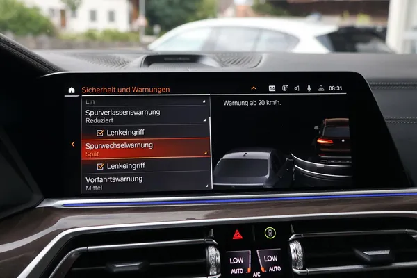 Car image 27