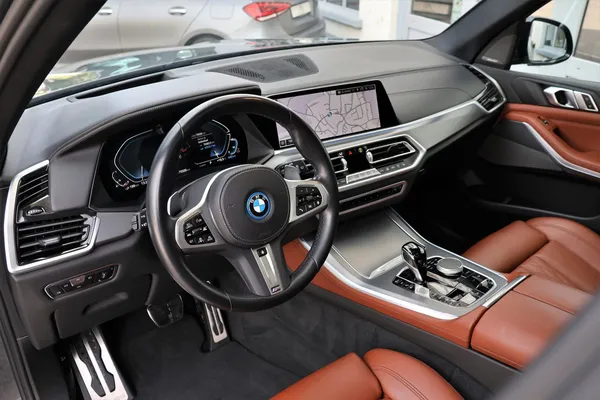 Car image 10