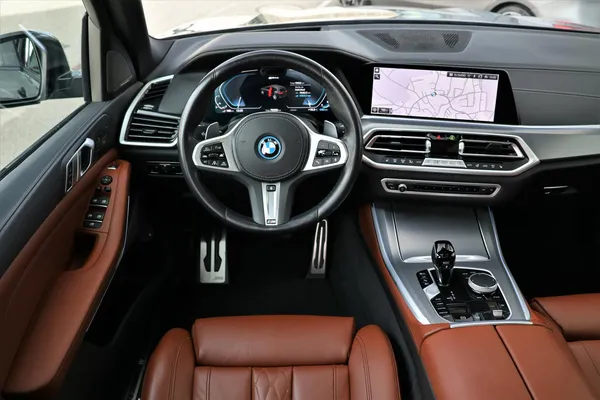 Car image 13