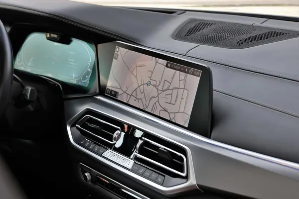 Car image 19