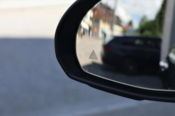 Car image 27