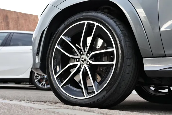 Car image 8