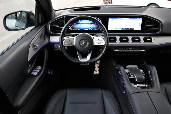 Car image 14