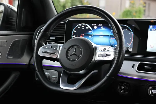 Car image 15