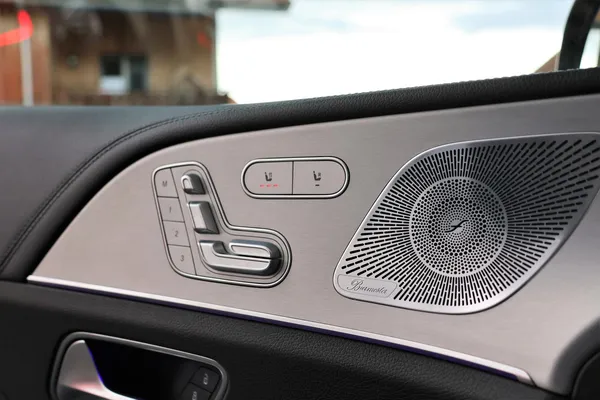 Car image 25