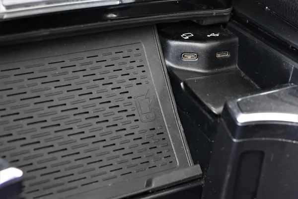 Car image 34