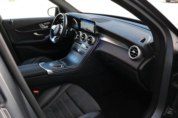 Car image 18