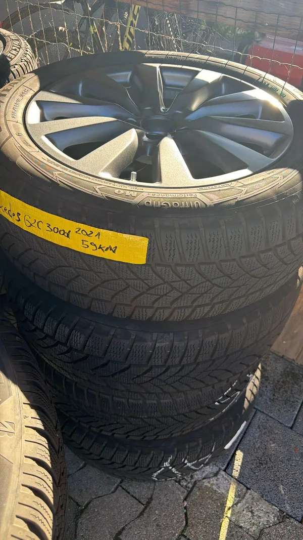 Car image 24