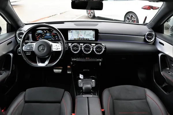 Car image 15